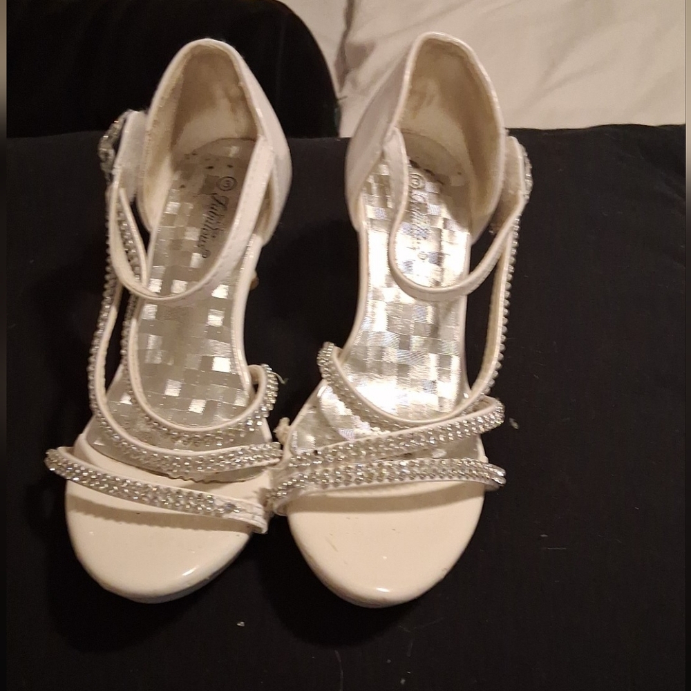 Elegant White Strappy Women's Sandals